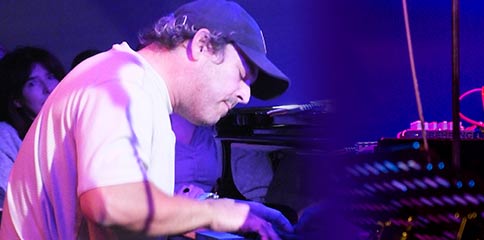 &nbsp;Joey Calderazzo